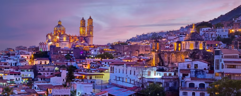Vista panorámica de Taxco Guerrero y la Parroquia de Santa Prisca