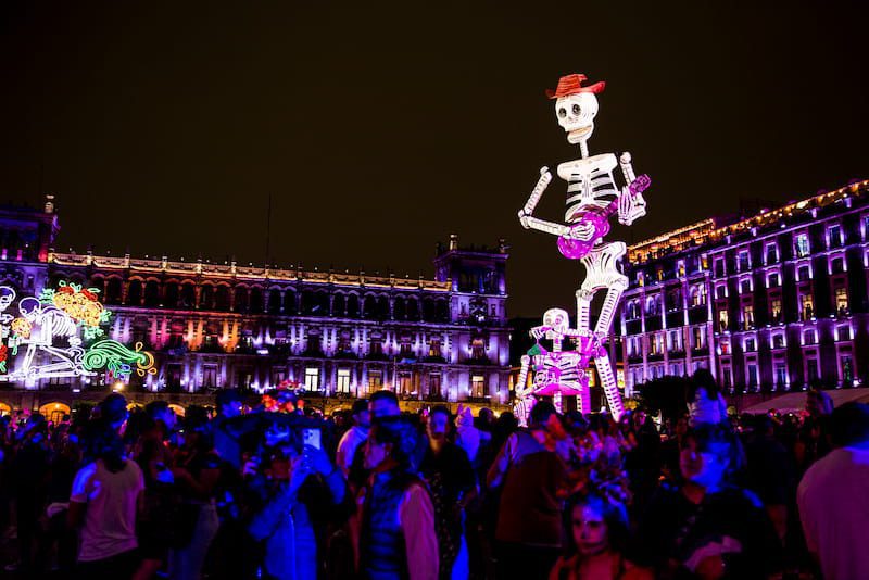 Catrinas durante el Gran Desfile de Día de Muertos en CDMX