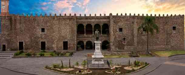  Visita el Placio de Cortes en Cuernavaca Costaline
