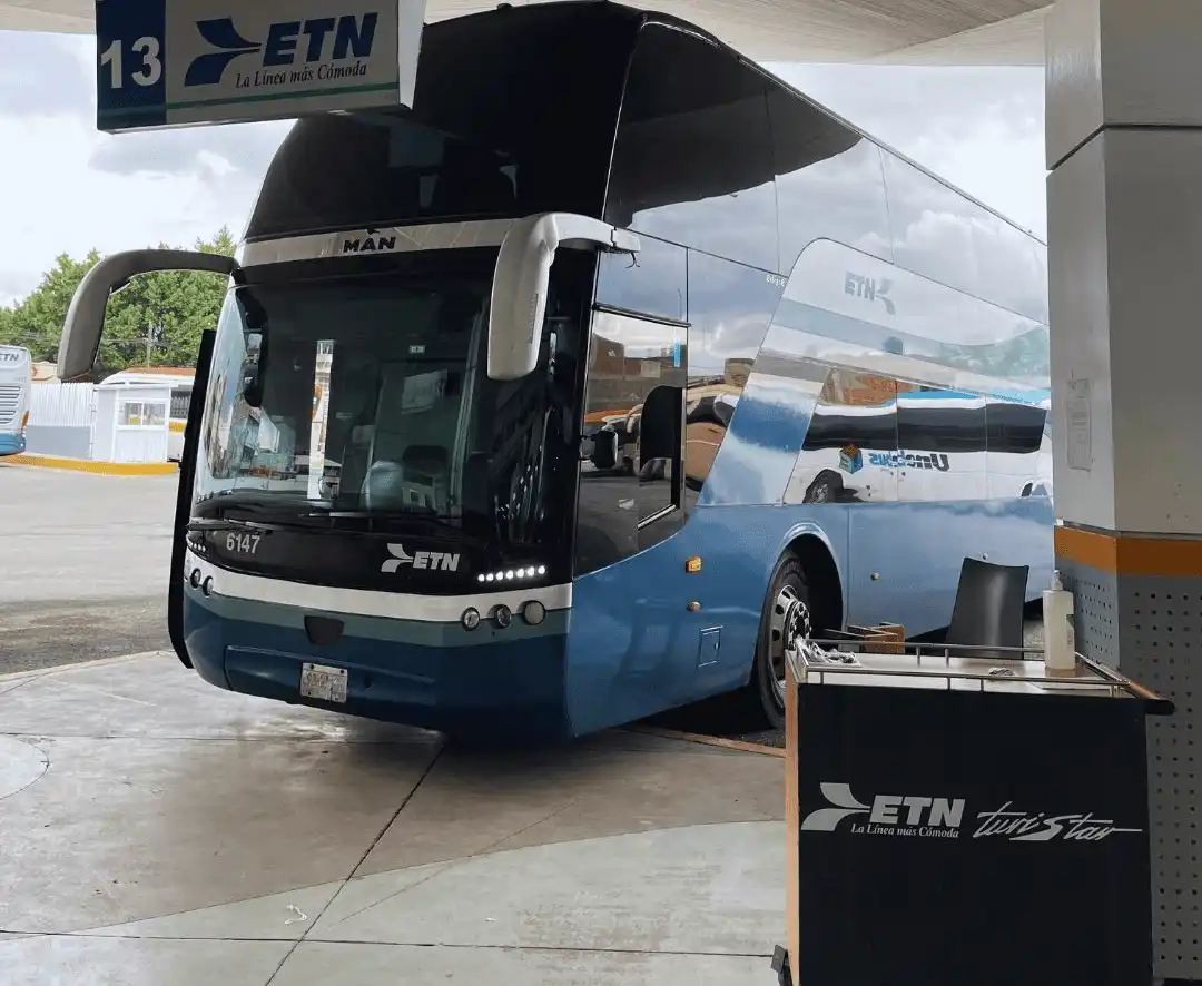 Autobús Costa Line disponible para renta